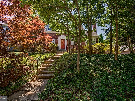 4th image of 808 Crescent Dr