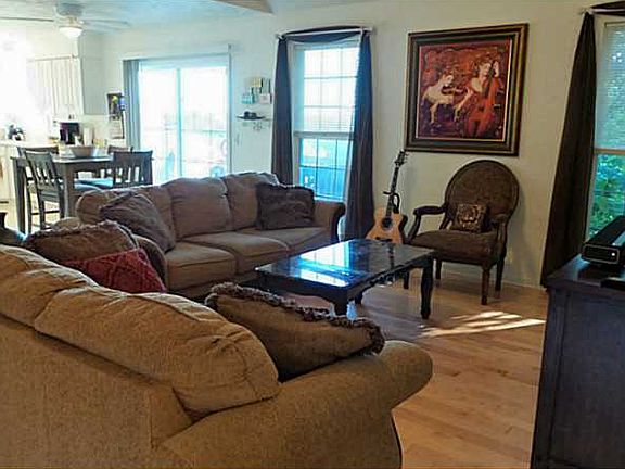 3rd image of 121 Skyview Dr