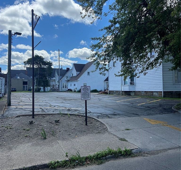 1st image of 223 W 6th St