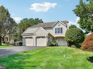 636 Edinburgh Dr, West Chester, PA 19382