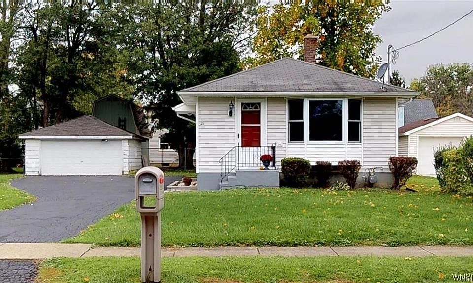 1st image of 25 Iroquois Ave