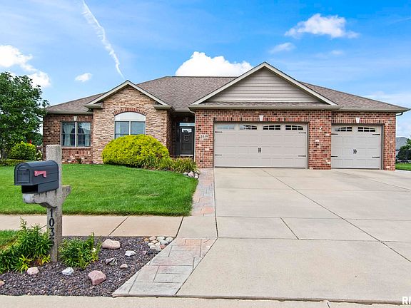 3rd image of 1035 Fountain Park Dr
