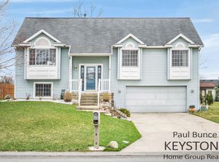 1454 Edgeknoll Dr SE, Grand Rapids, MI 49508