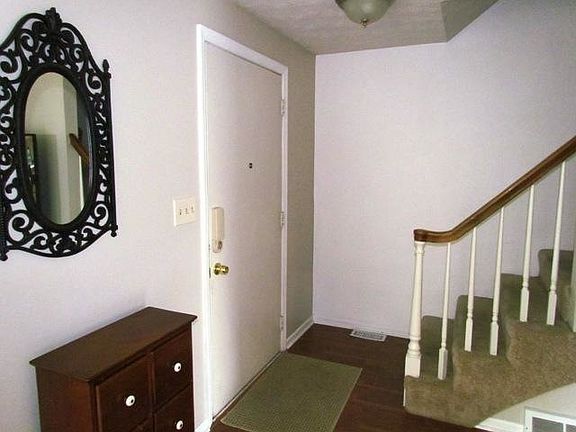 4th image of 2601 S Kings Arms Cir