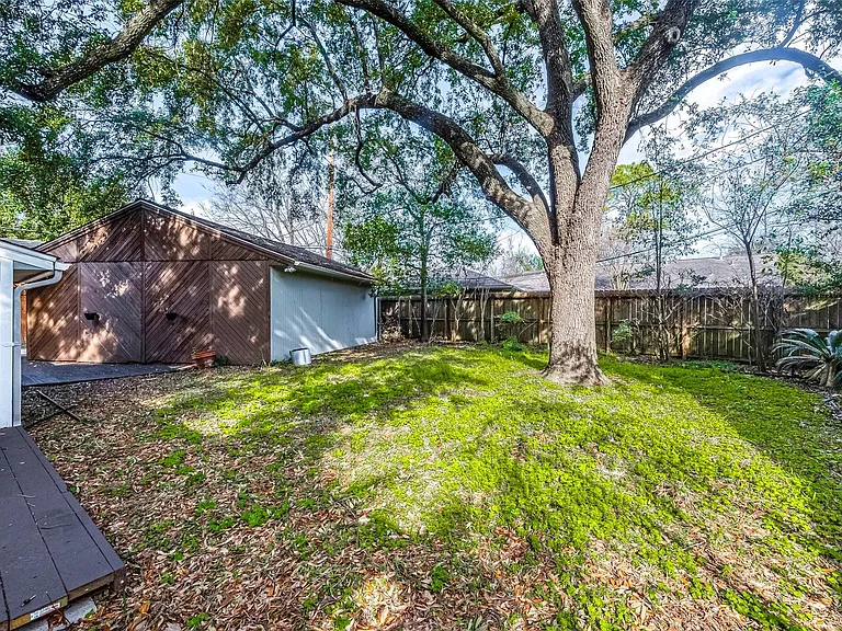 7810 Locke Ln — Photo 40