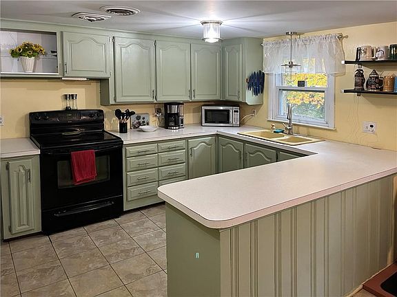 5th image of 16 Palomino Dr