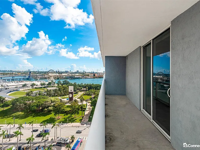 50 Biscayne Blvd — Photo 5