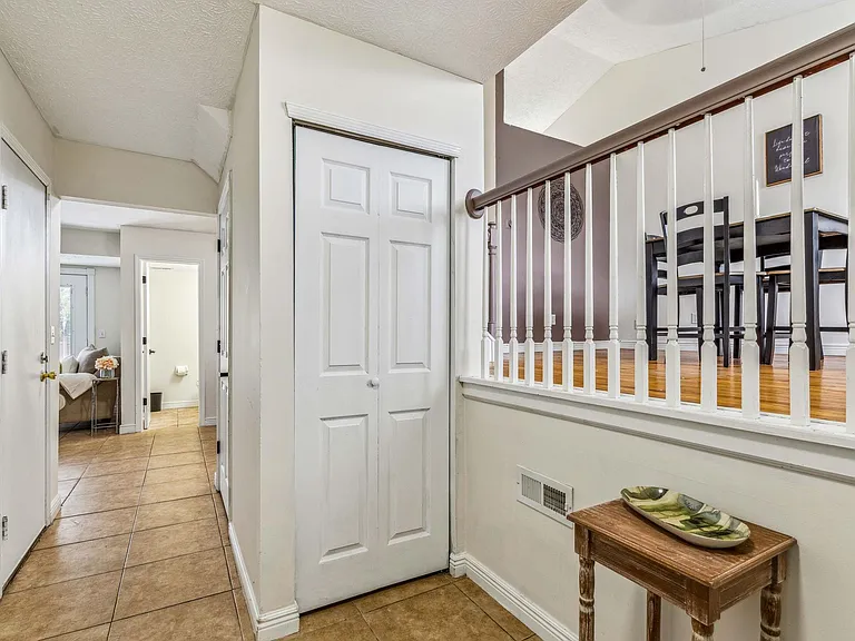 3270 Gurtis Dr — Photo 16