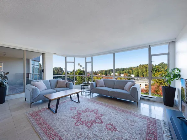 1327 Keith Rd E #803, North Vancouver, BC V7J 2J4