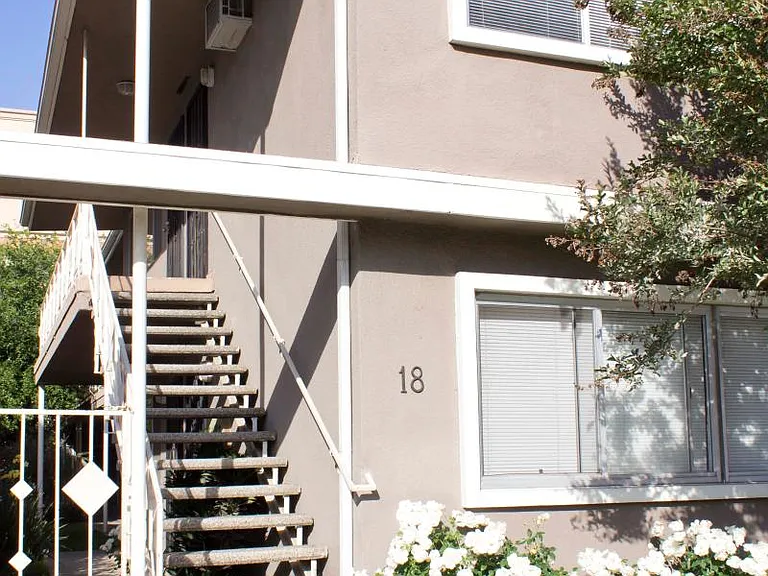 18 N 4th St #6 — Photo 1