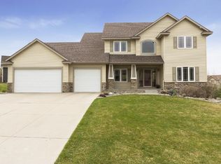 1217 Patterson Dr, Shakopee, MN 55379