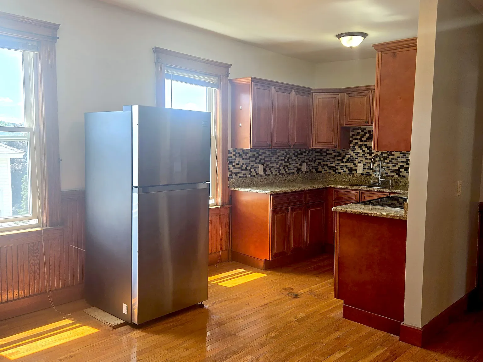 3 bed, 1200 sqft, $2,100 — Photo 4