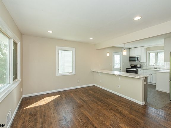 4th image of 537 Dell Rd
