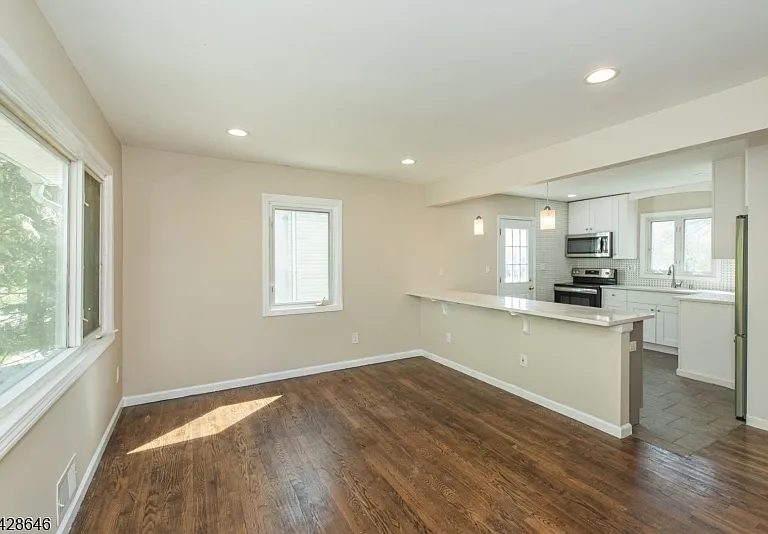 537 Dell Rd — Photo 4