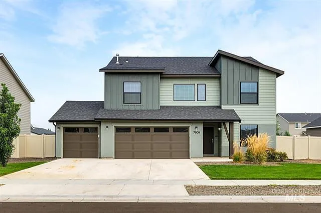 4 bed, 2.5 bath, 2636 sqft, $2,700 — Photo 2