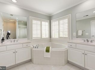 207 Oak Knoll Ter, Rockville, MD