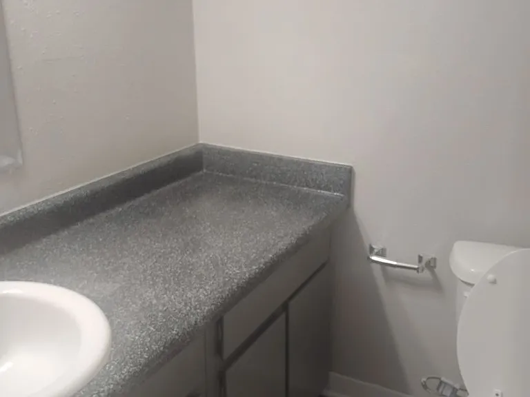 Windsor Gardens Apartments — Photo 8