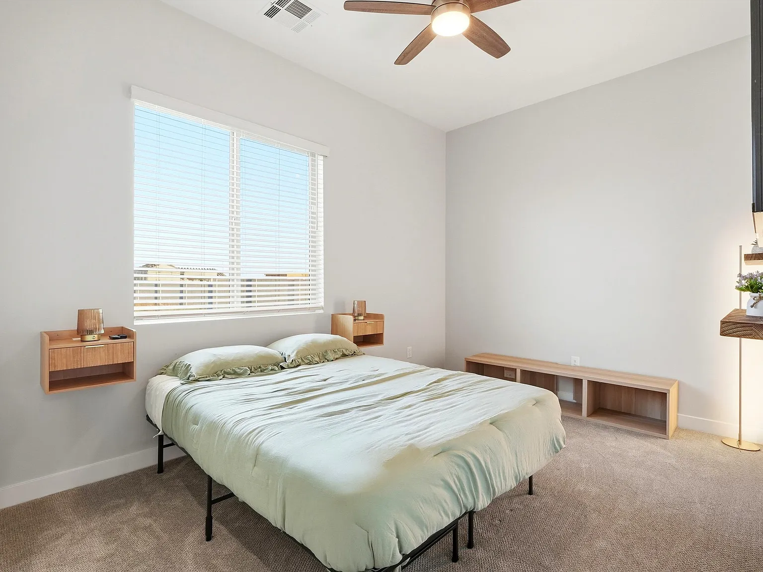 4 bed, 2242 sqft, $3,600 — Photo 4