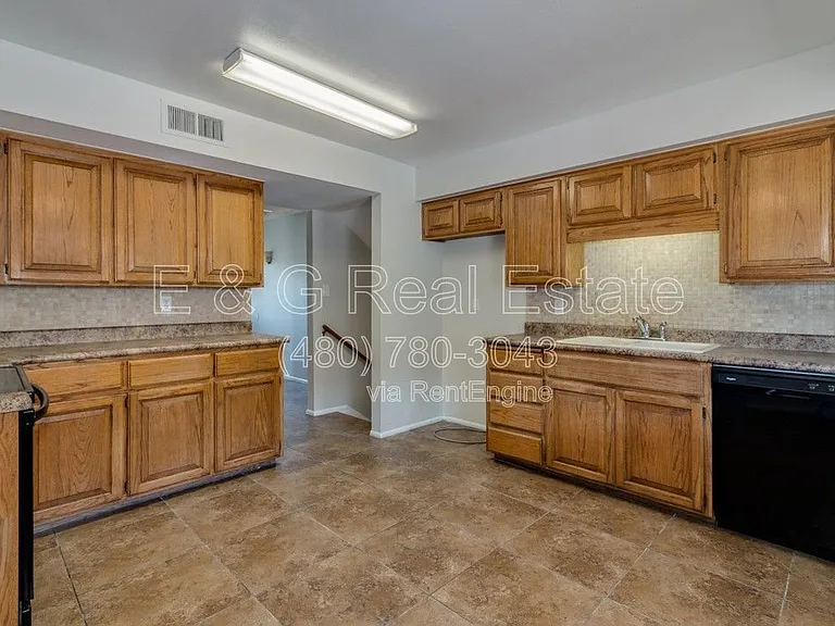 137 E Riviera Dr — Photo 9