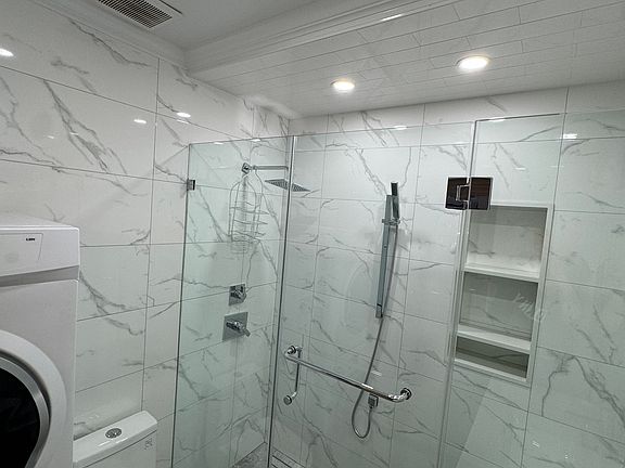 5th image of 601 Morgan Ave APT 1