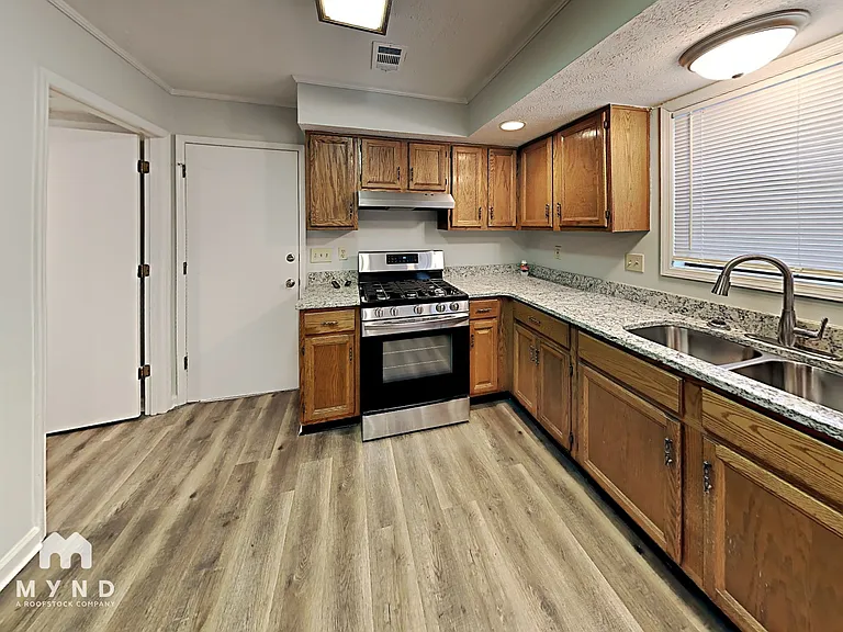 4832 Wyndam Dr — Photo 3