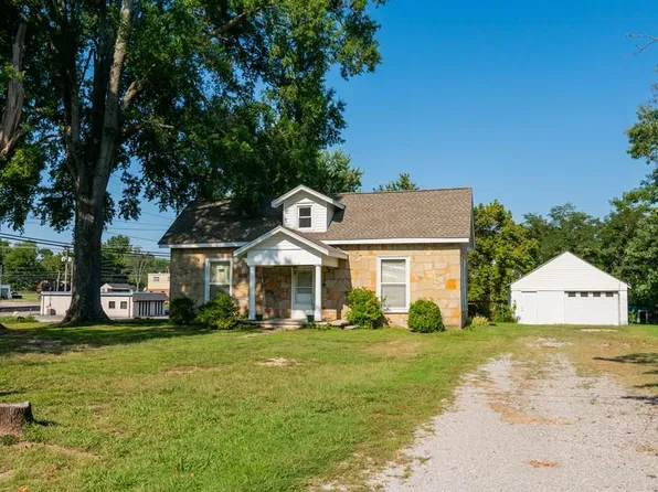 607 N Spring St, Livingston, TN 38570
