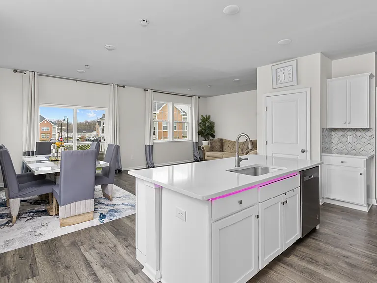34 Marion Ave — Photo 10