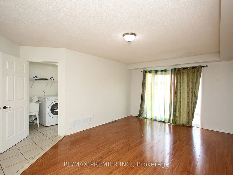 205 Equator Cres — Photo 7