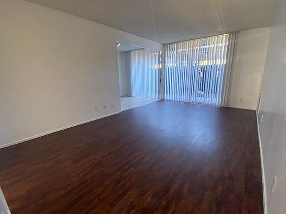 2nd image of 609 De La Vina St #20