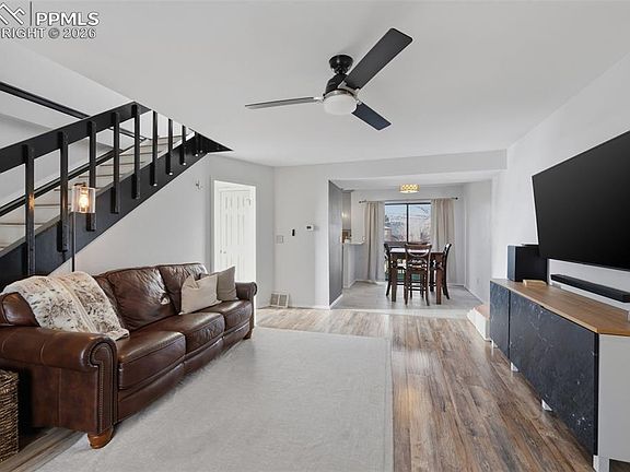 5th image of 14 E Old Broadmoor Rd