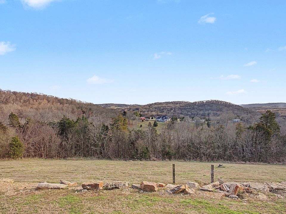 13th image of 327 Stoneybrook Rd