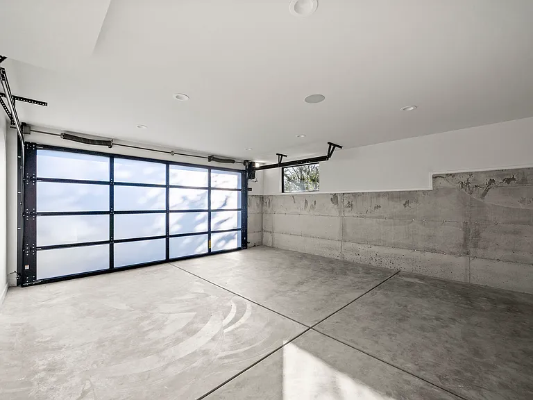 6305 Soundview Dr — Photo 8
