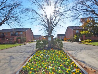 8521 Canterbury Sq E, Indianapolis, IN, 46260