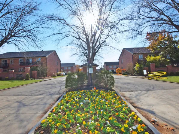 1176 Canterbury Ct #A, Indianapolis, IN 46260