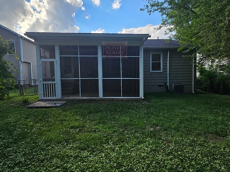 129 N Fern Ave — Photo 20