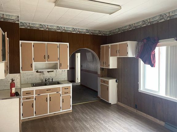 4th image of 6556 Pine St