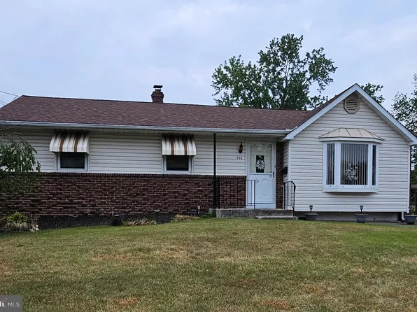 704 Dartmouth Ave, Cinnaminson, NJ 08077