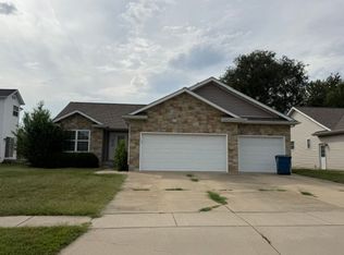 417 Dalhlia Dr, Chatham, IL 62629