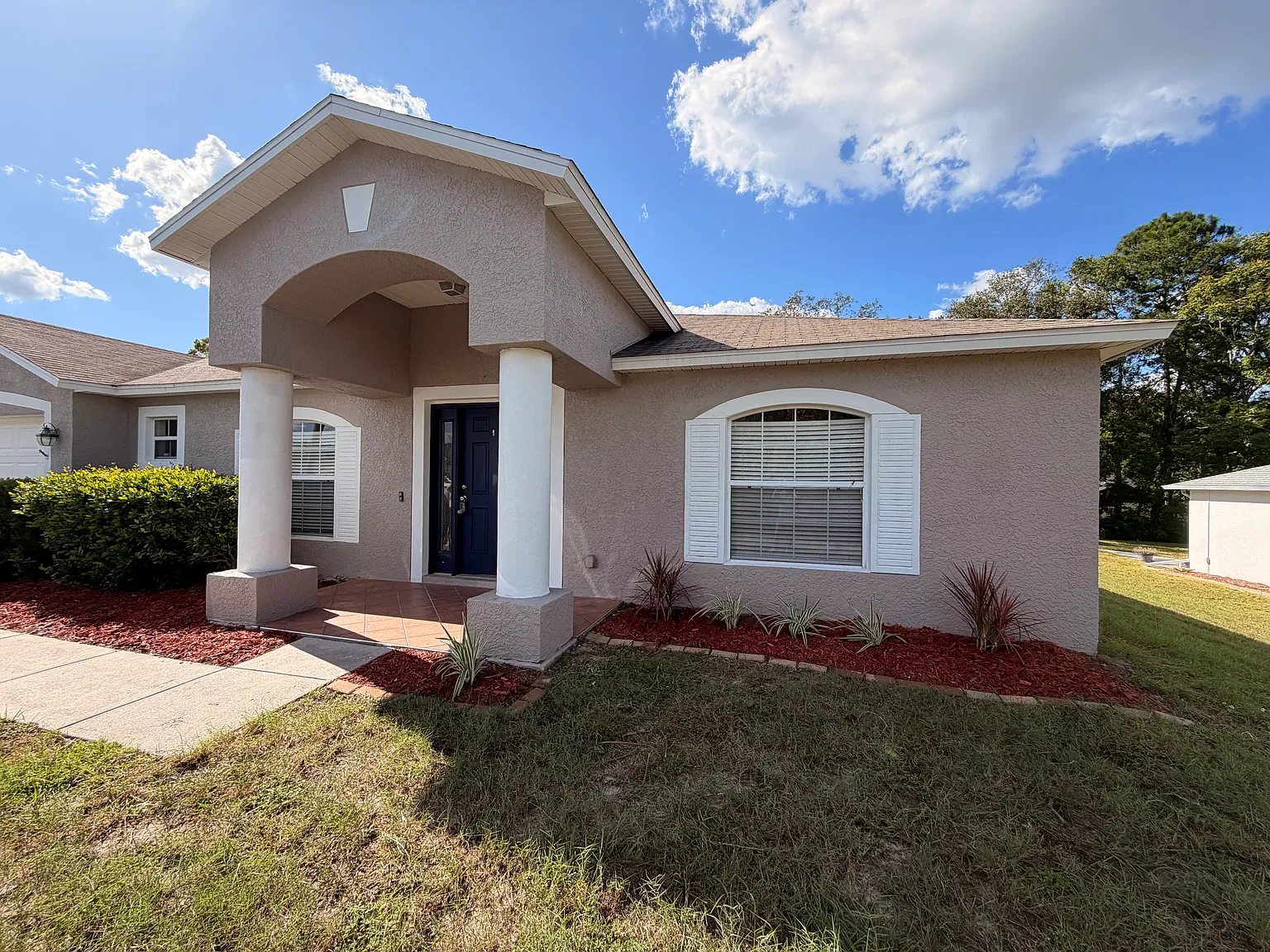 3 bed, 2020 sqft, $2,150 — Photo 2