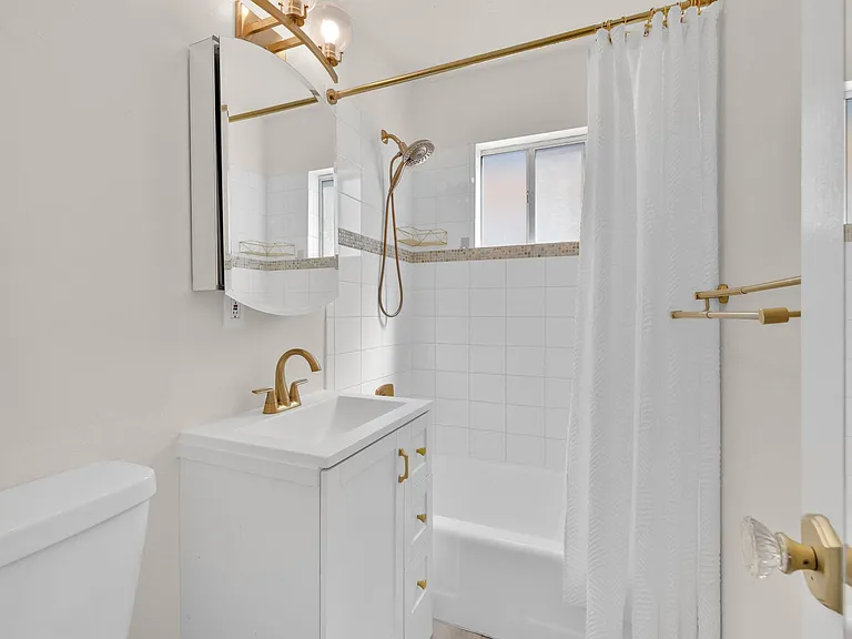 5266 Cass St — Photo 10