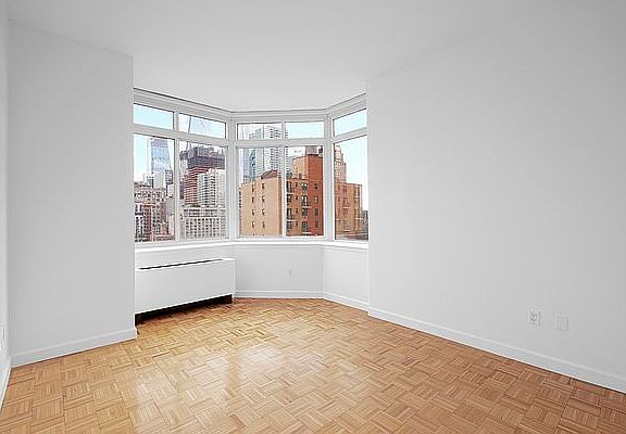5th image of 420 W 42nd St APT 10D