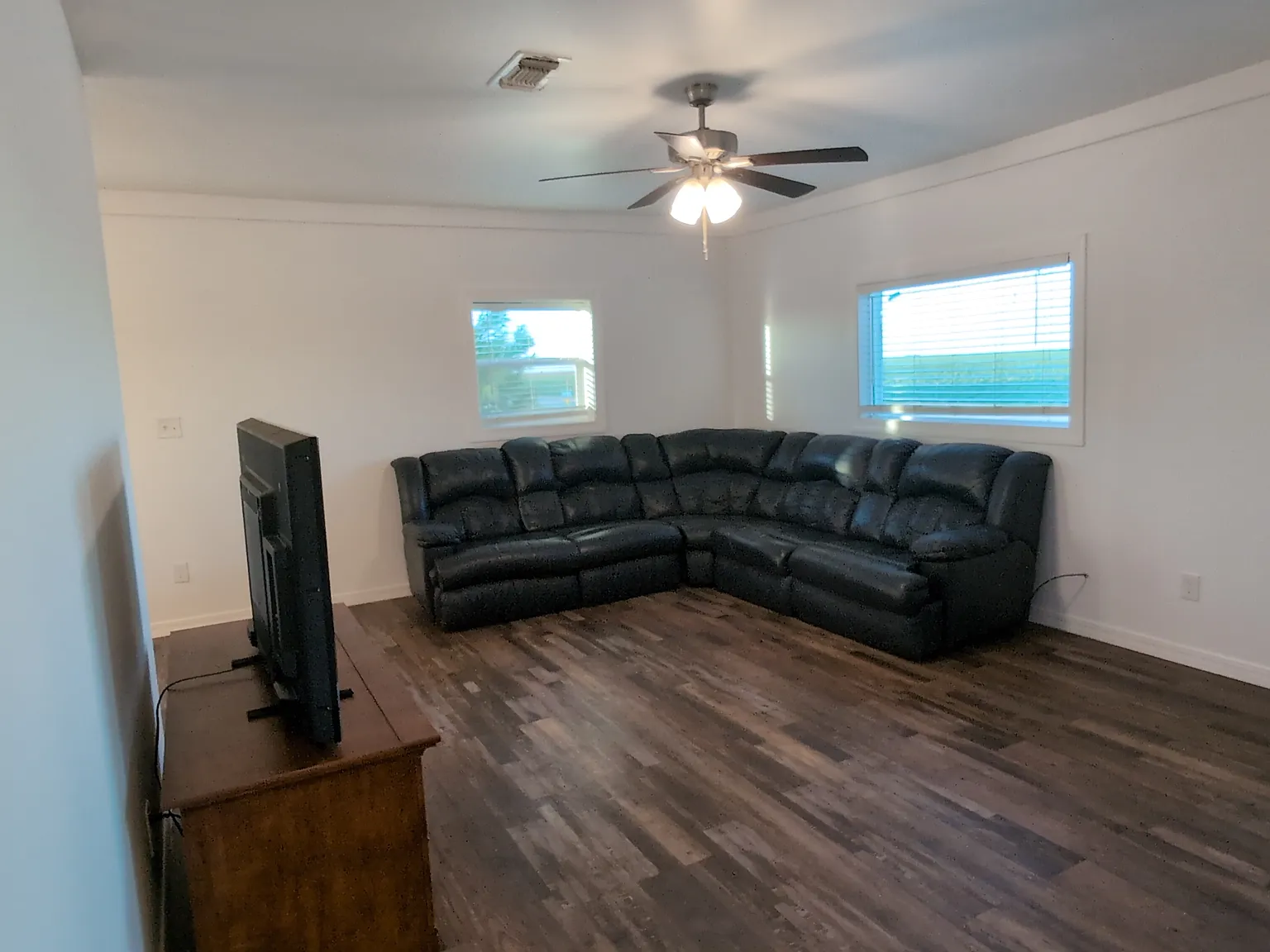 3 bed, 1400 sqft, $1,500 — Photo 3