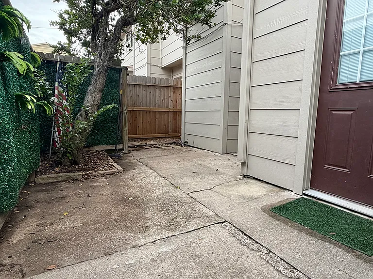 Private fenced patio