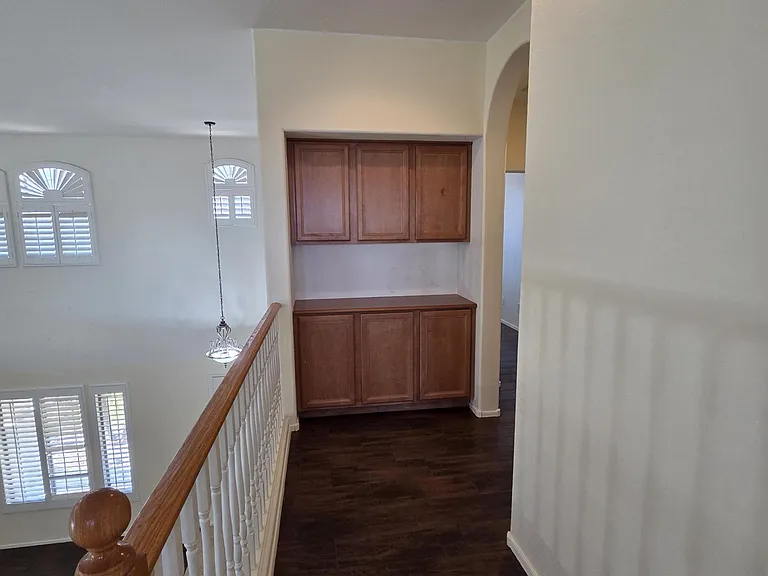 2709 W Redwood Ln — Photo 32