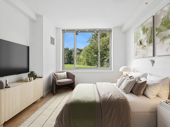 888 Main Street image 2 of 40