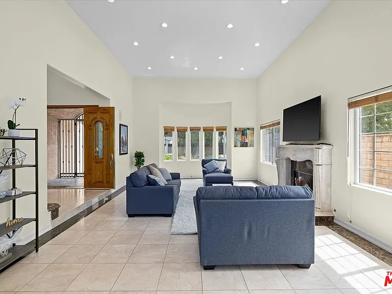 5029 Lemona Ave — Photo 10