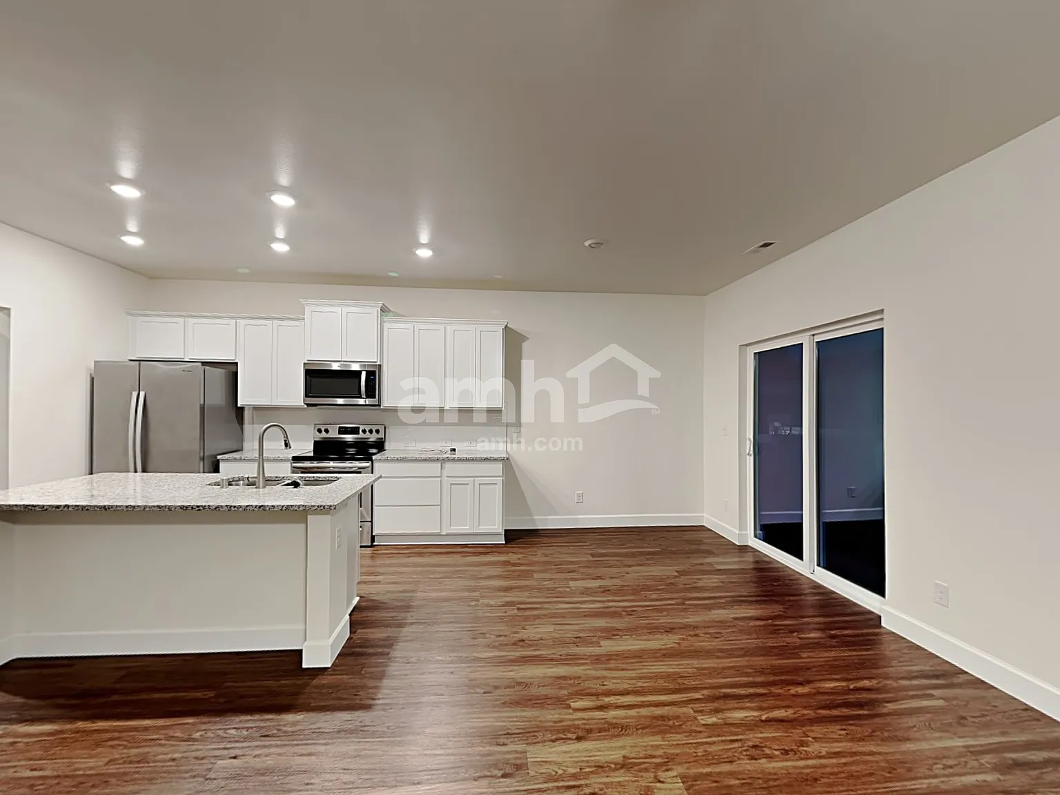 4 bed, 2.5 bath, 1931 sqft, $3,560 — Photo 4