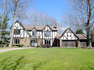 33085 Wintergreen Dr, Solon, OH 44139