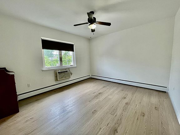 5th image of 1159 Throgmorton Ave #2