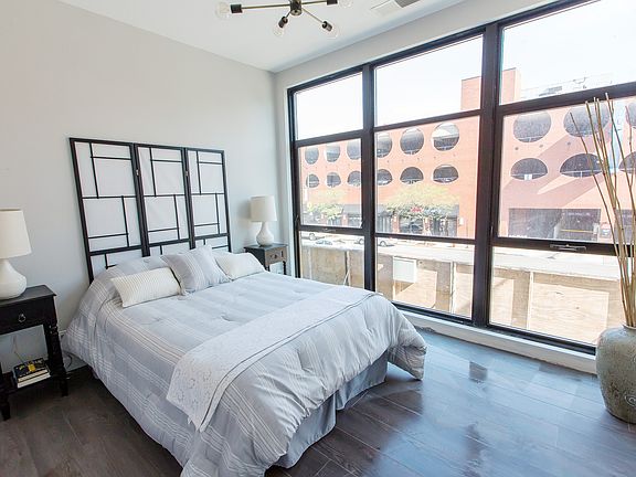 5th image of 1550 N Wieland St #4958656